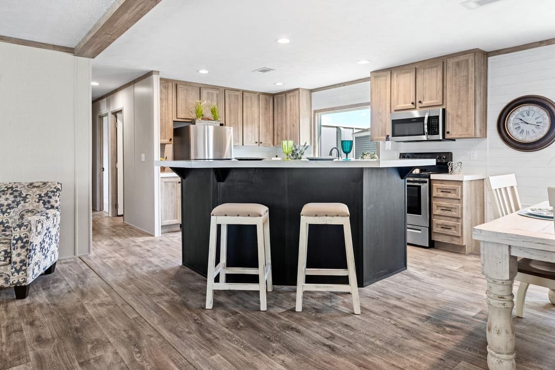 Crazy eights kitchen home features