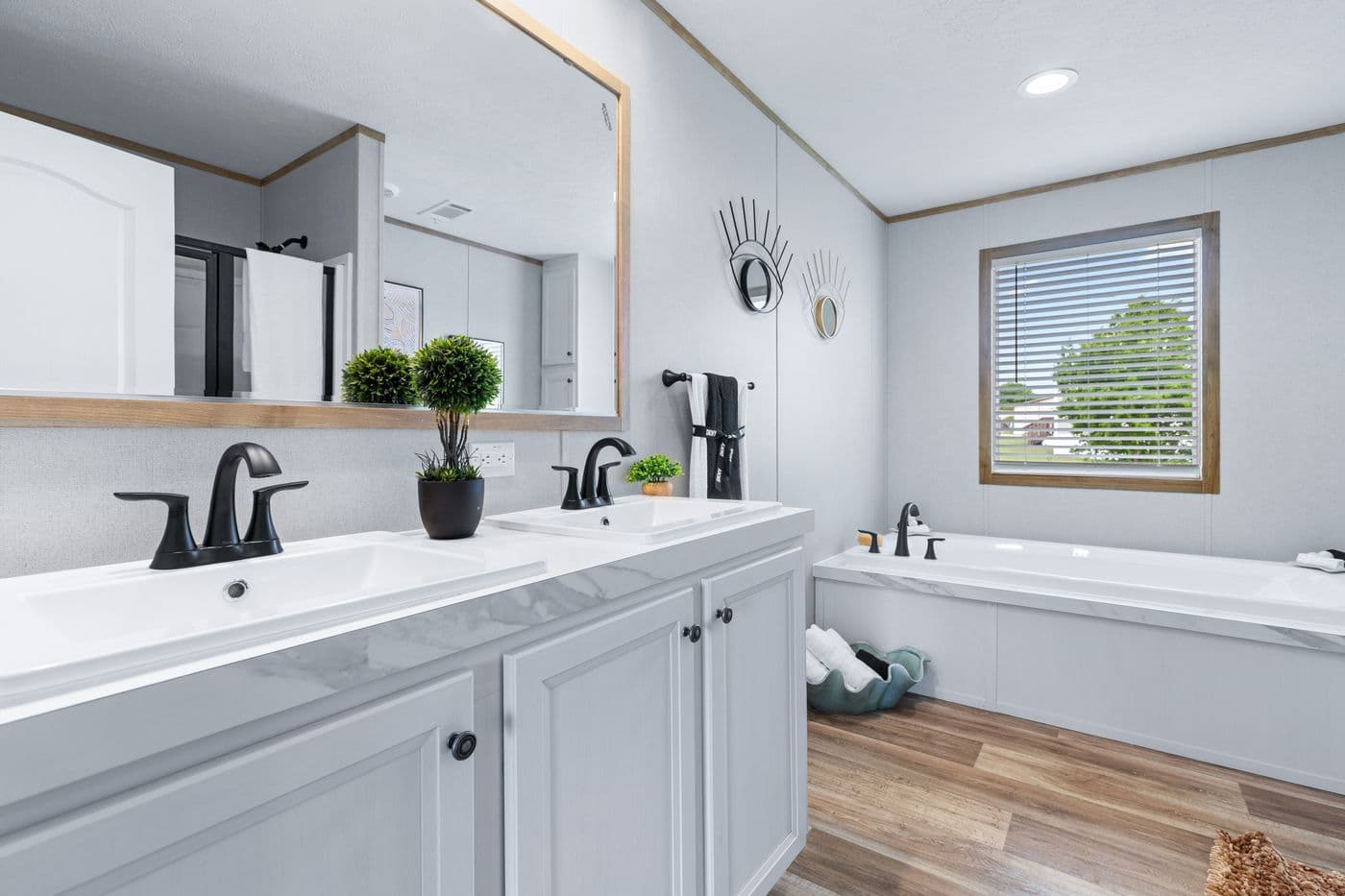 El sueno breeze bathroom home features
