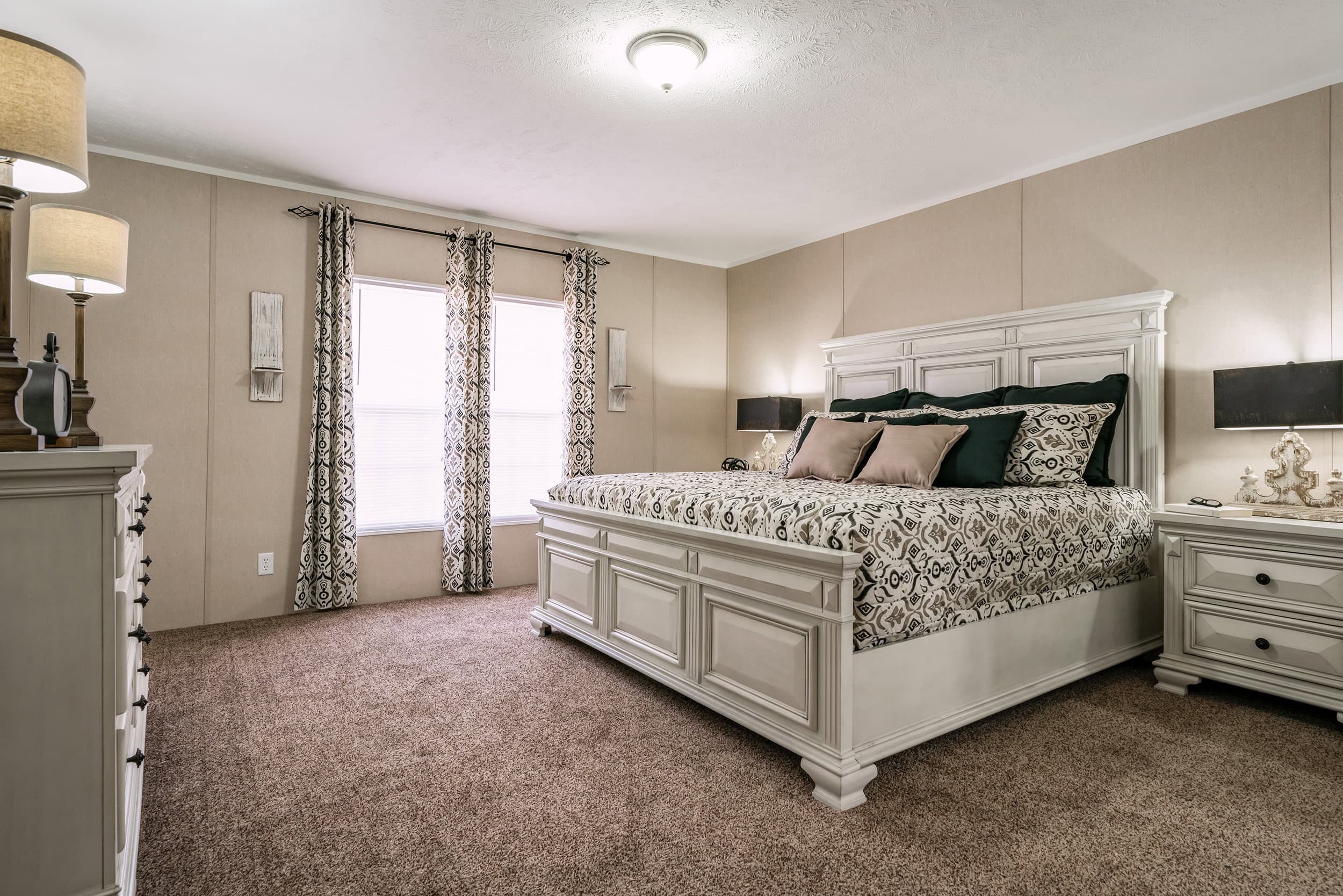 Md-39-32 bedroom home features