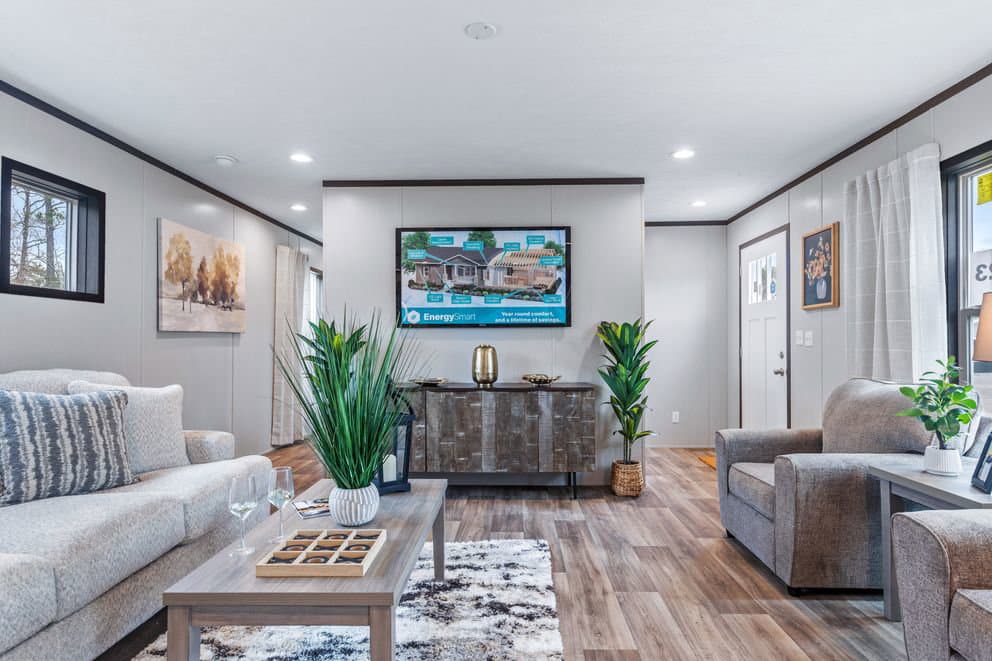Grand interior home features