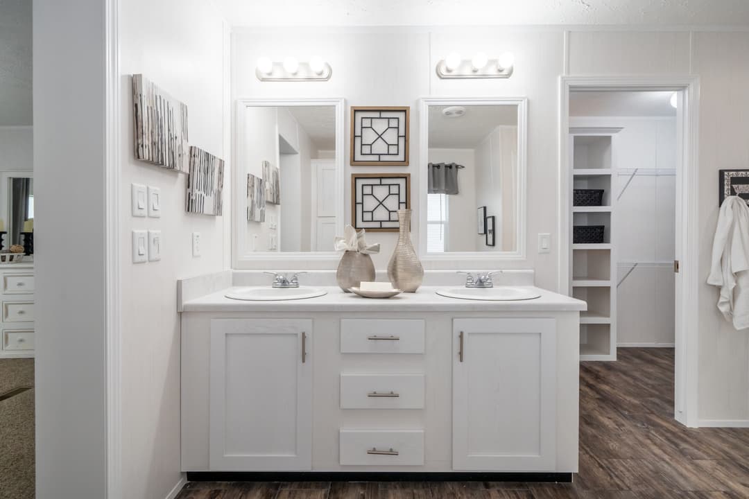 Md-53-32 bathroom home features