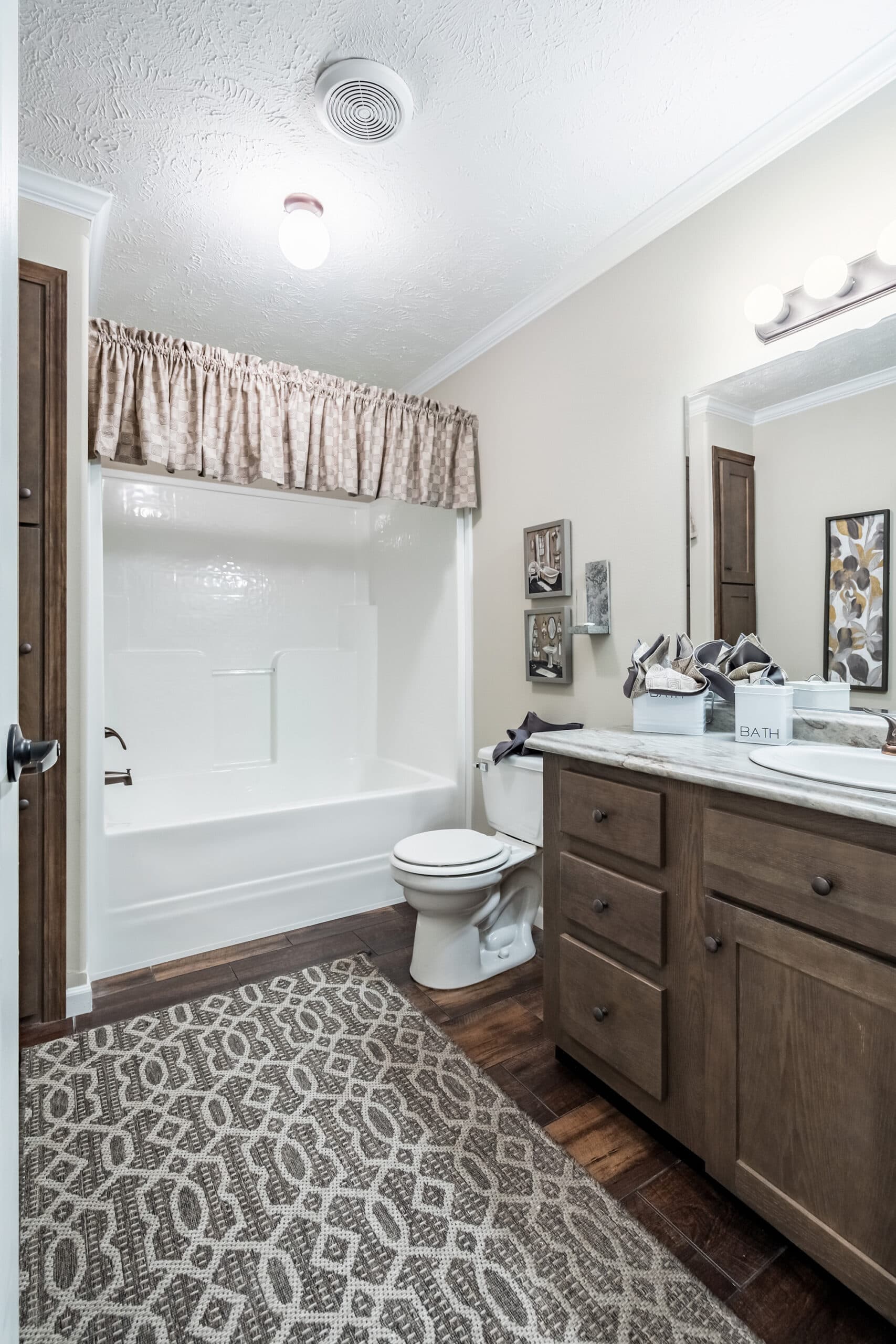 Kb-3245 tiger kat bathroom home features