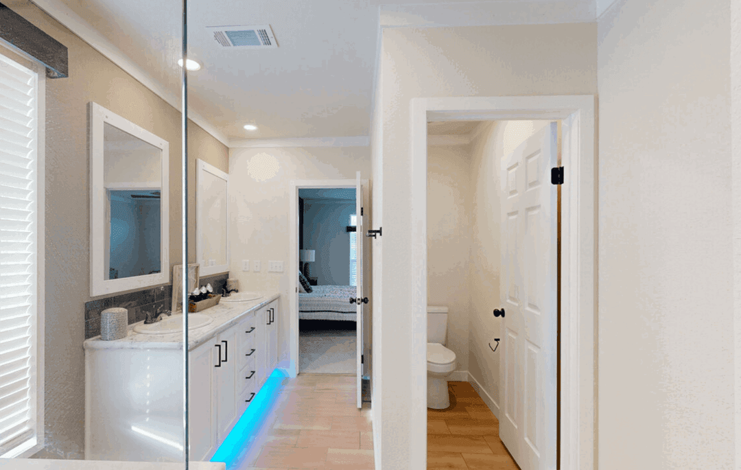 Cimarron 32563a bathroom home features