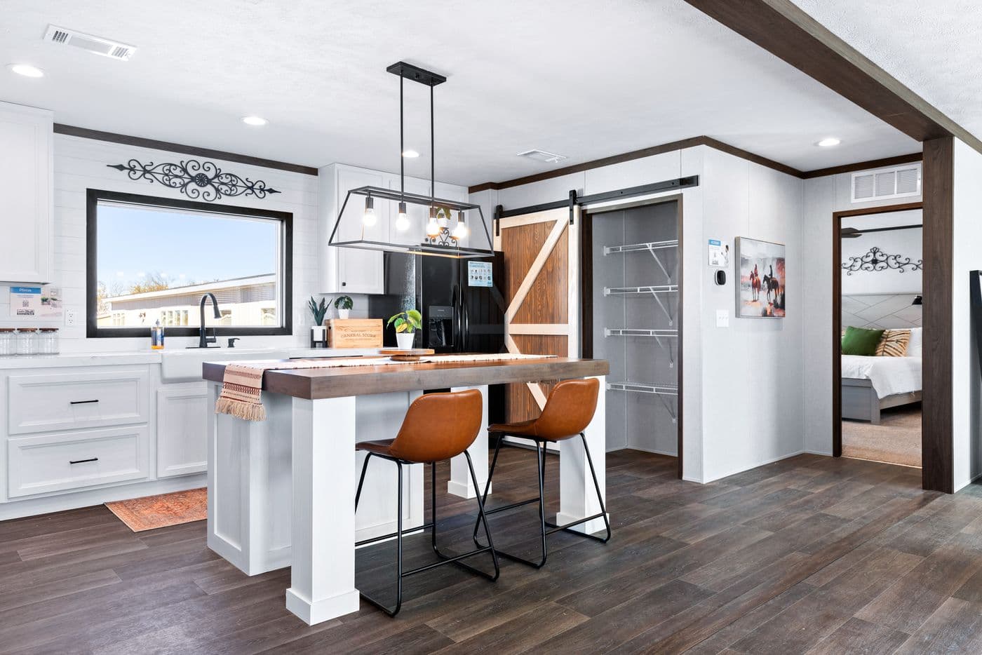 Breeze farmhouse kitchen home features