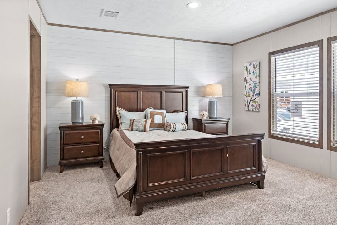 Crazy eights bedroom home features