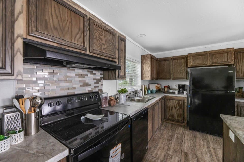 Emerald 28603a kitchen home features