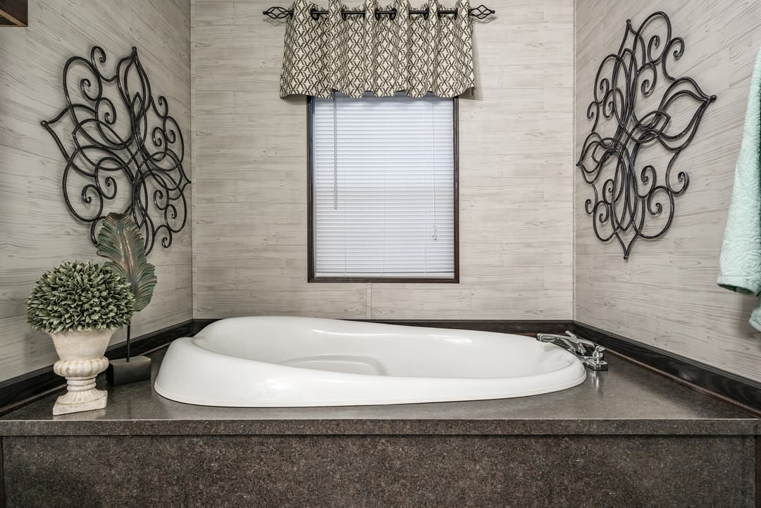 Md-35-32 bathroom home features