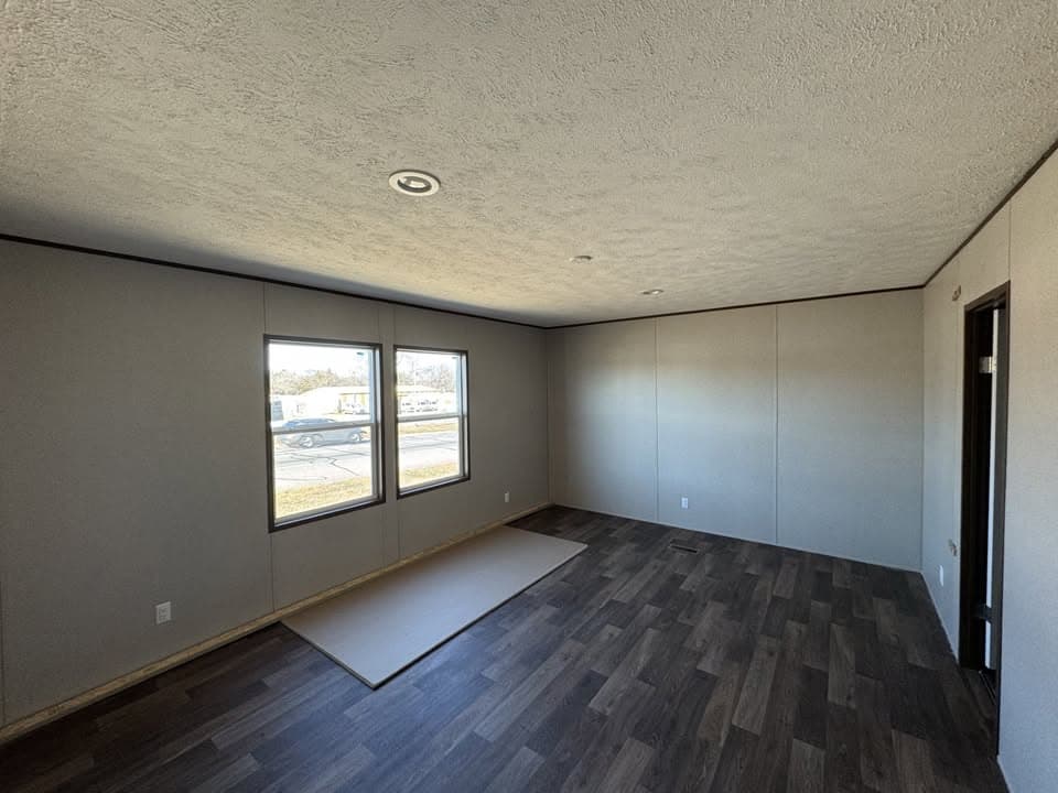 Redwood  home features
