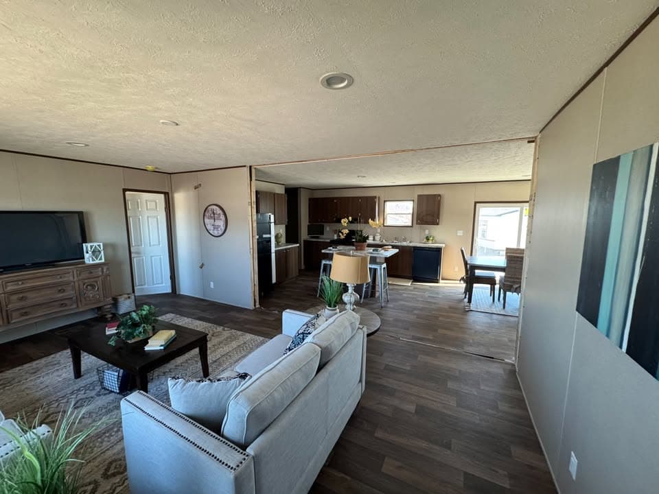Redwood  home features