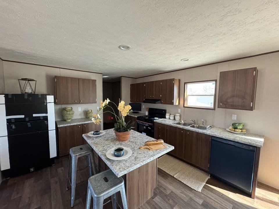 Redwood  home features