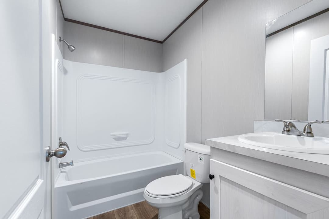 Homestead 16683a bathroom home features