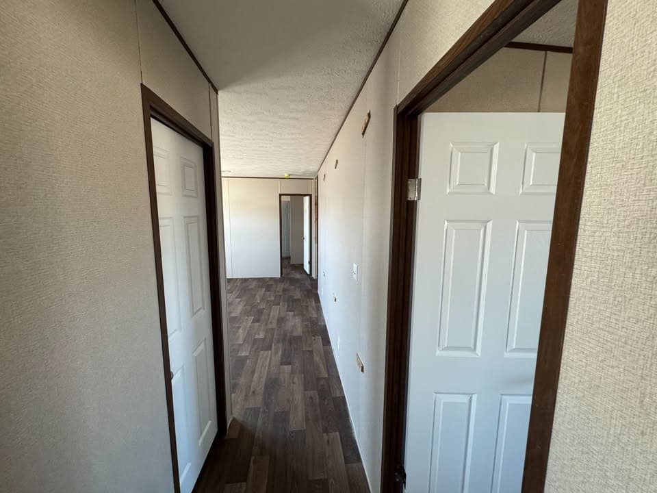 Redwood  home features