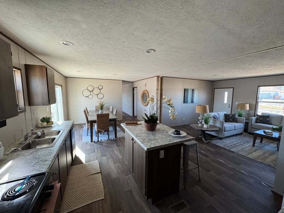 Redwood  home features