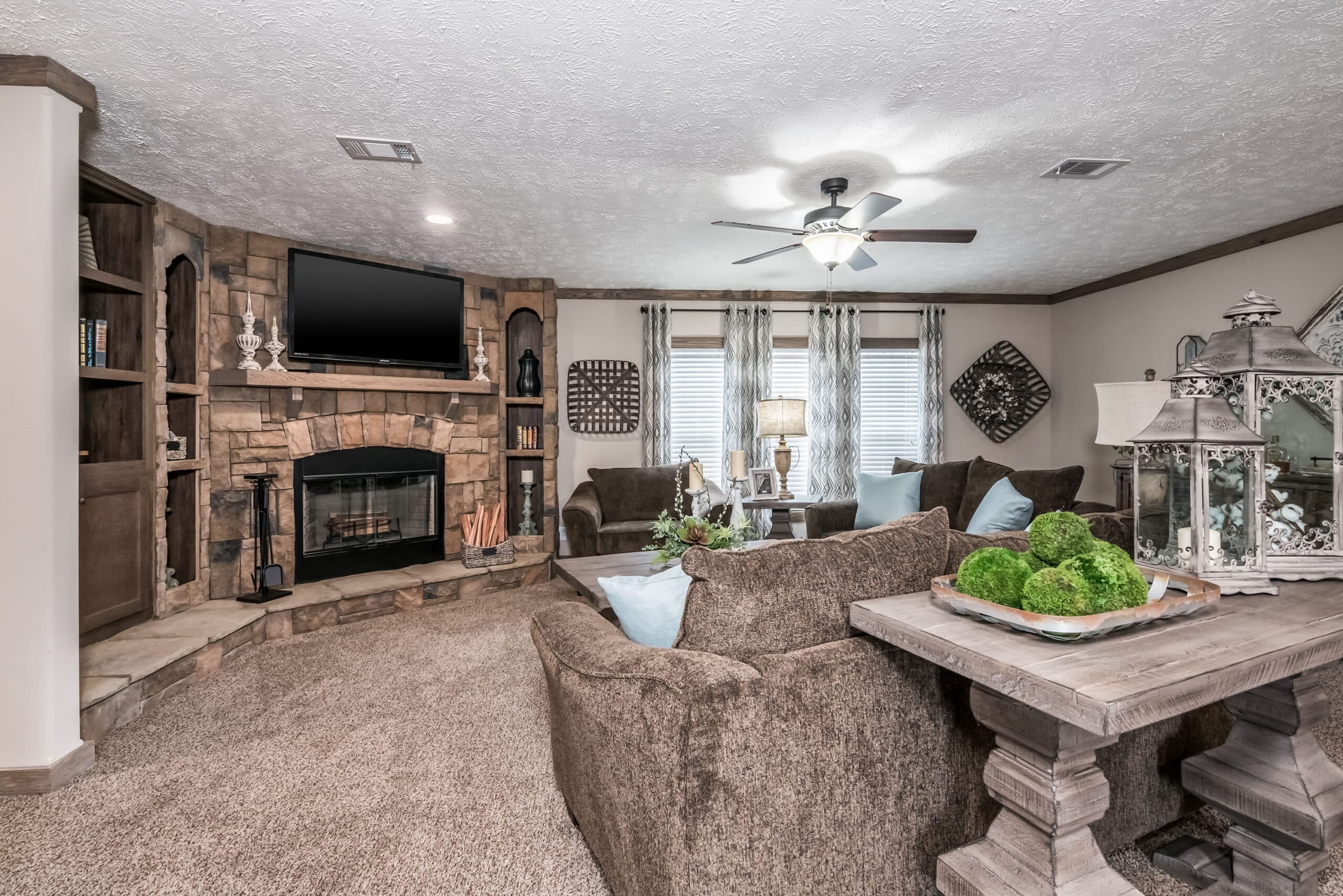 Kb-3243 interior home features