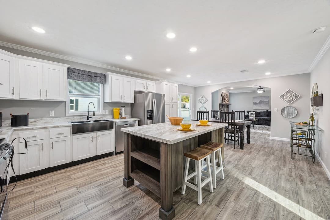 Md-43-32 stagecoach kitchen home features