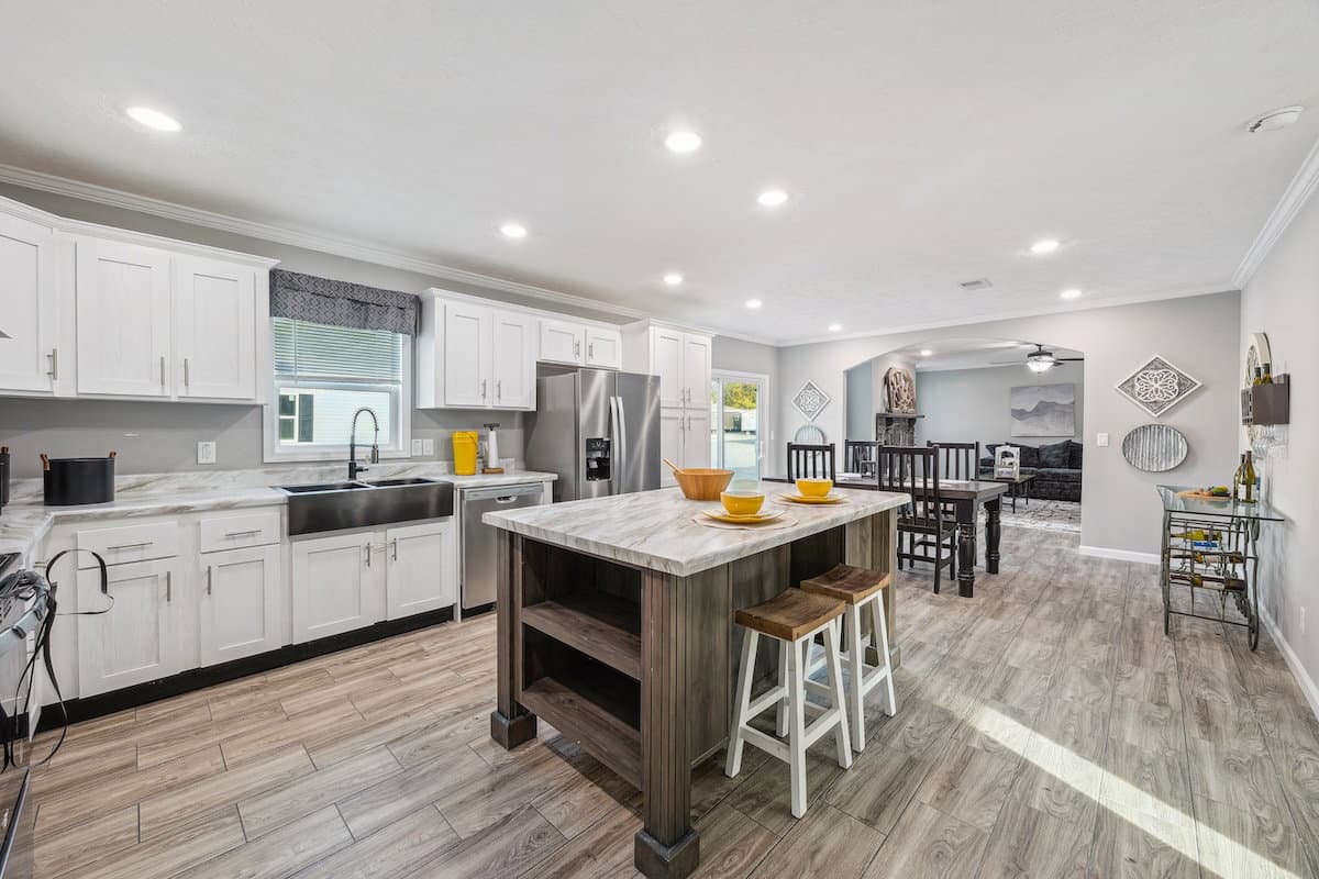 Md-43-32 stagecoach kitchen home features