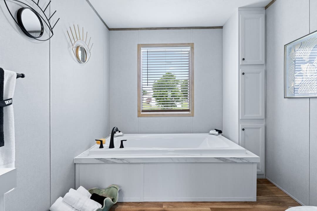 El sueno breeze bathroom home features