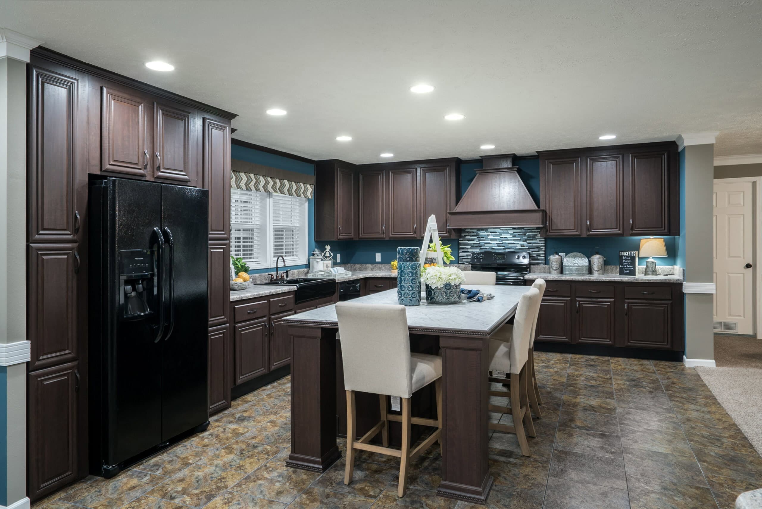 Md-24-32 kitchen home features