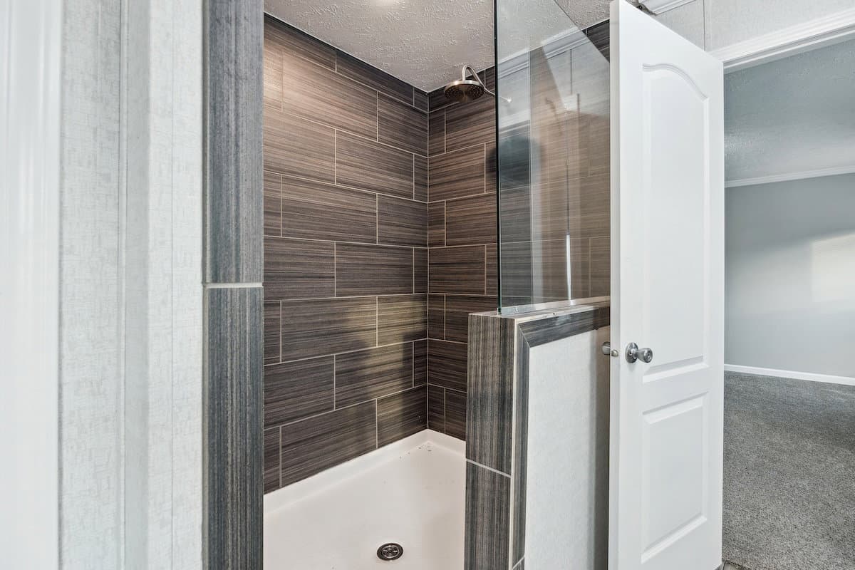 Md-10-32 lynnox bathroom home features