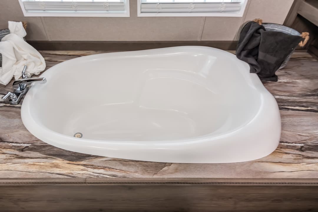 Md-44-32 housecat bathroom home features