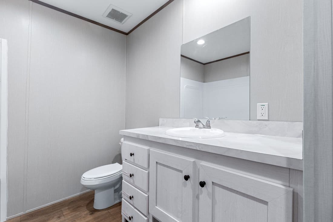 Homestead 16602a bathroom home features