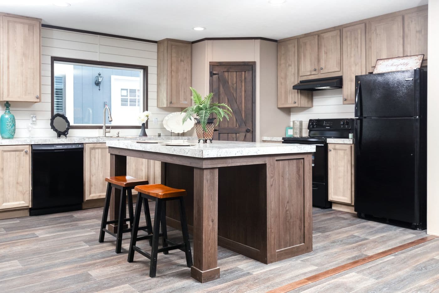 Pt 78 kitchen home features