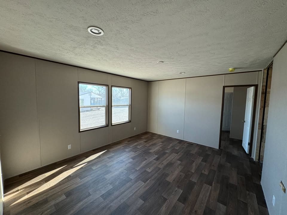 Redwood  home features