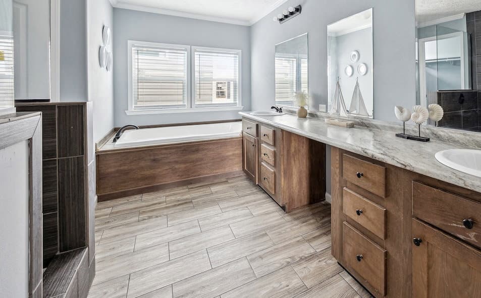 Kb-3246 presley bathroom home features