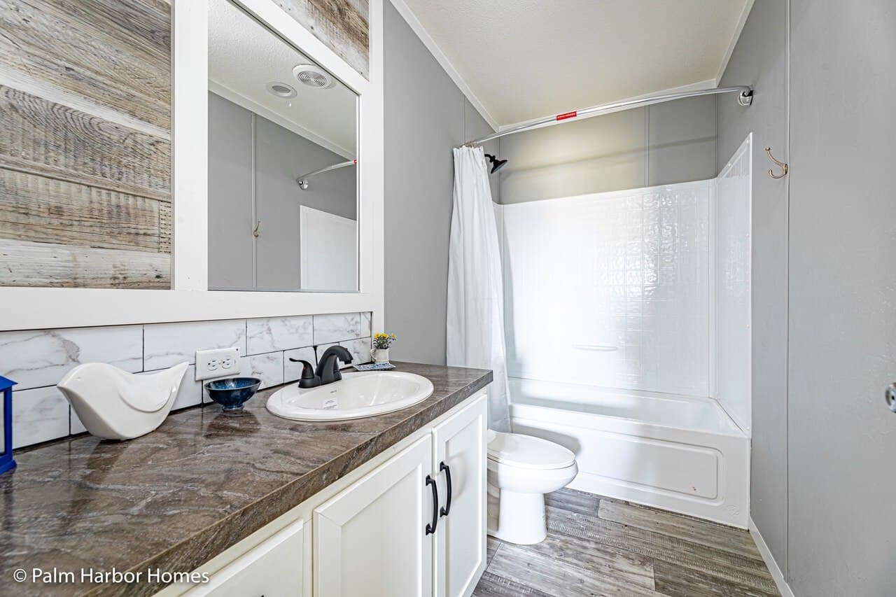 Fantasy island 28543f bathroom home features