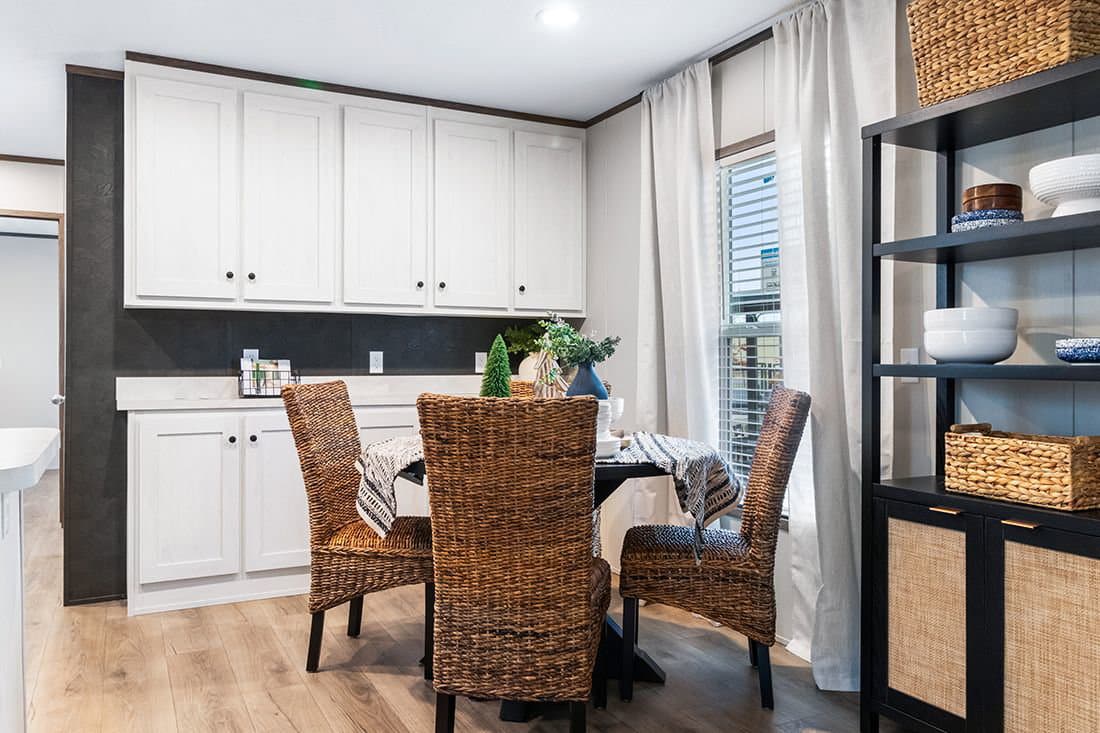 Select 16723a interior home features