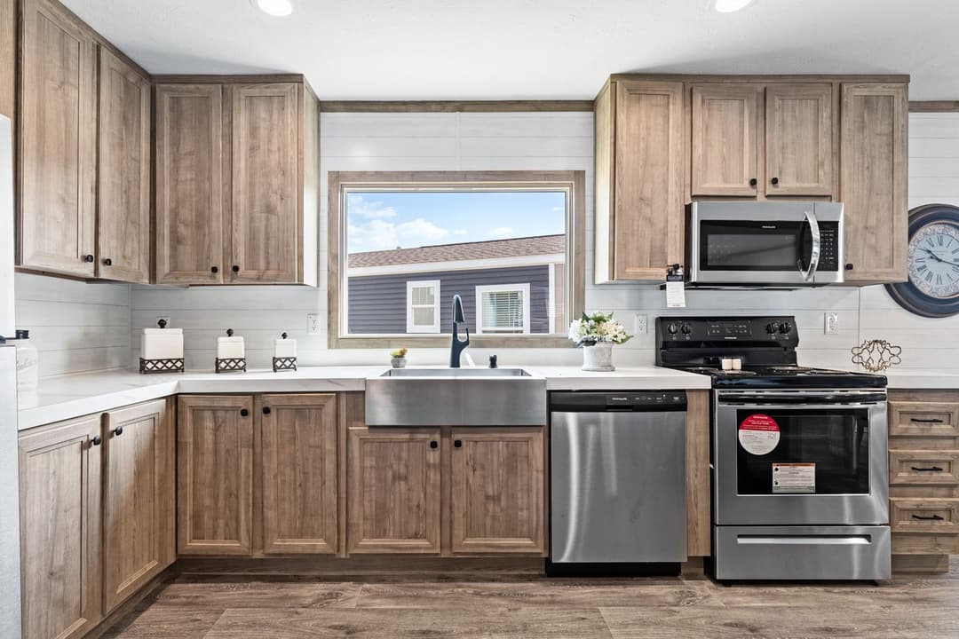 Crazy eights kitchen home features
