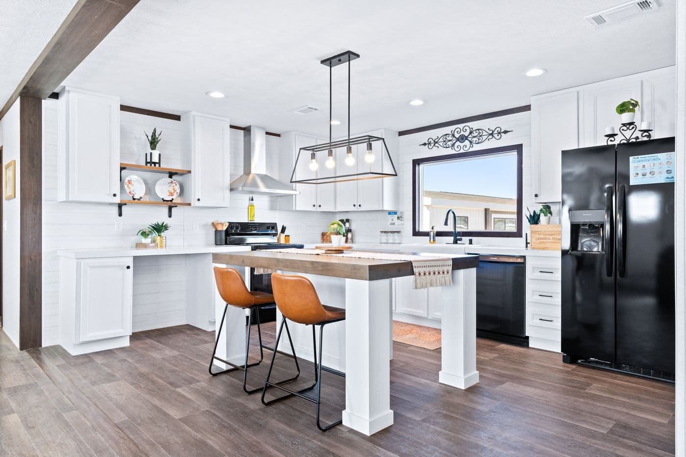 Breeze farmhouse kitchen home features