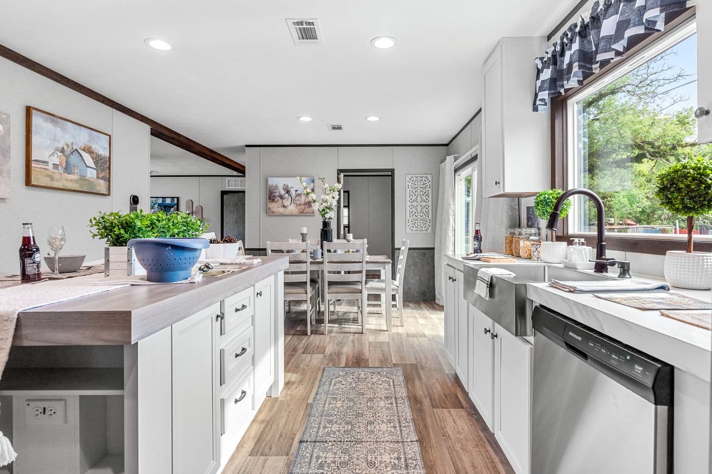 The anniversary 2.1 kitchen home features