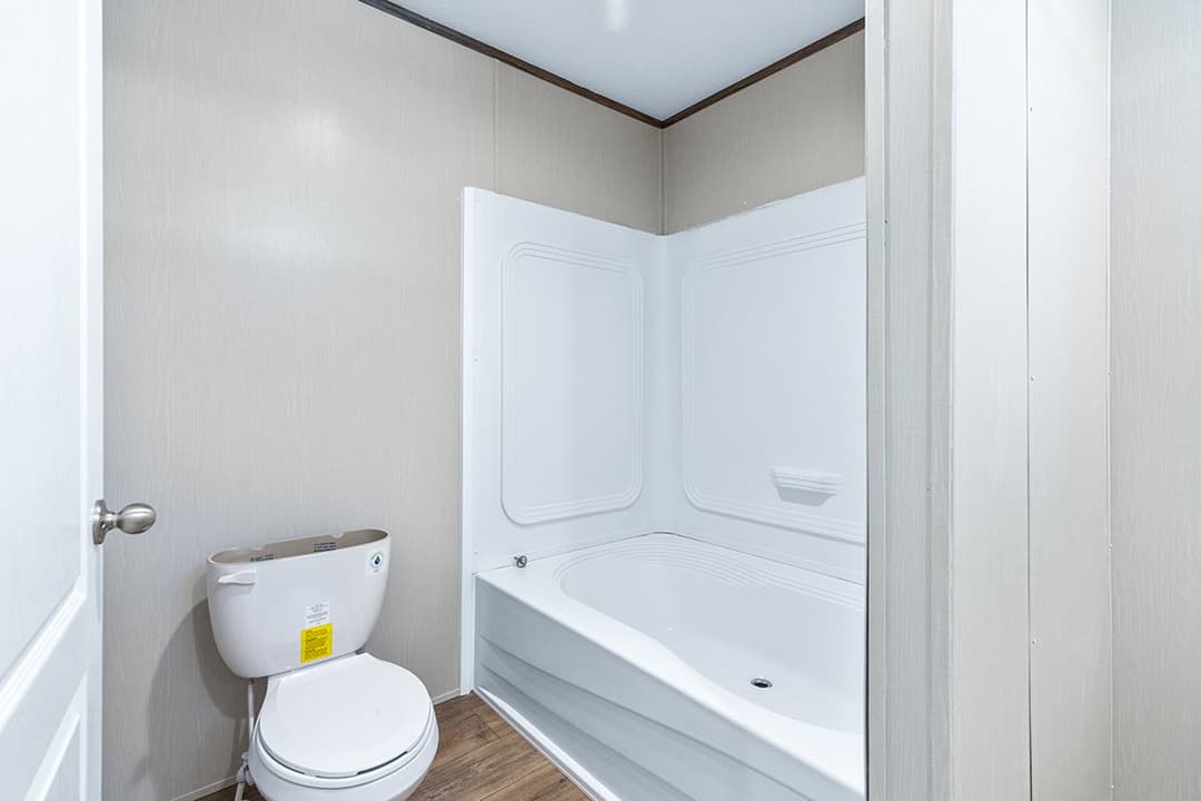 Select 16723b bathroom home features