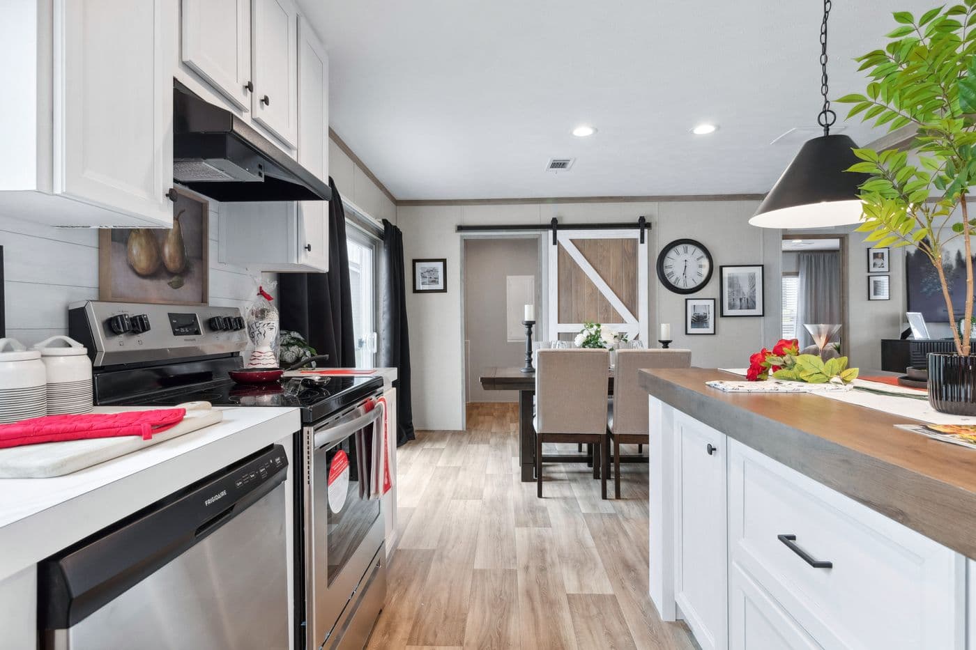 The real deal kitchen home features