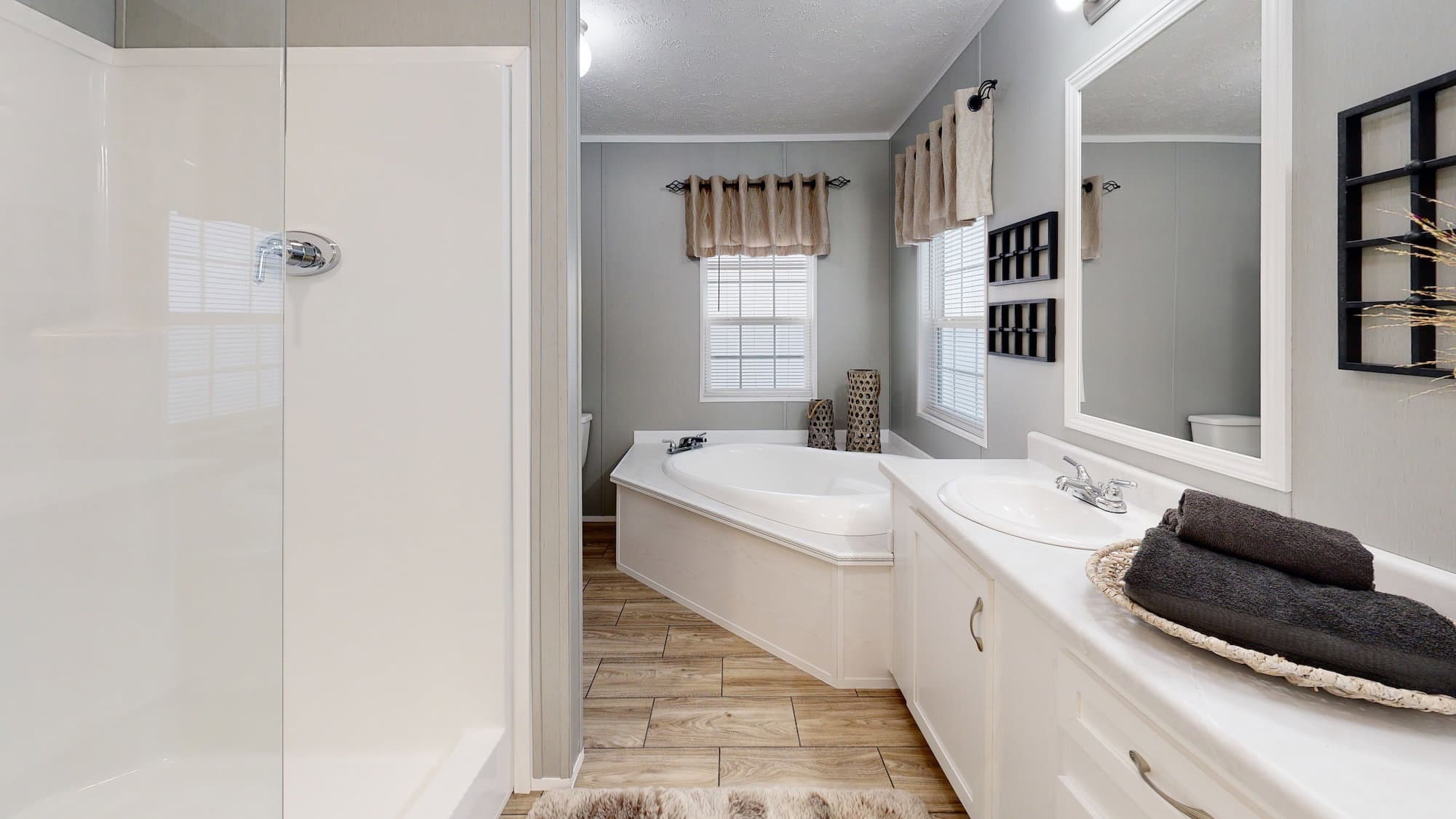 Md-50-32 bathroom home features