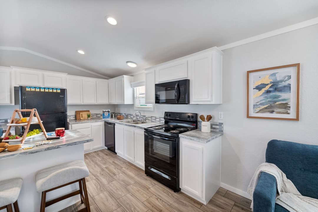 Emerald 16682a kitchen home features