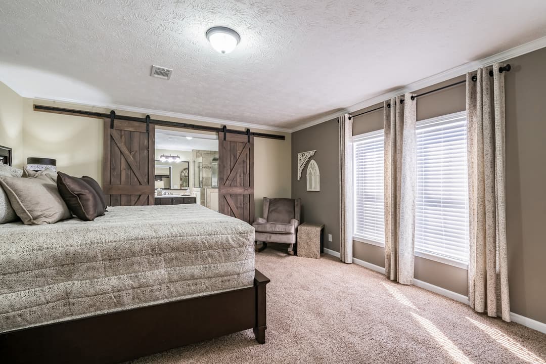 Kb-3244 bedroom home features