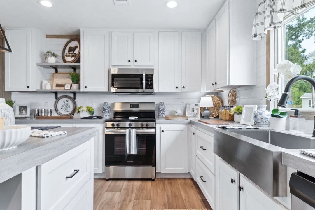 Breeze farmhouse 72 kitchen home features