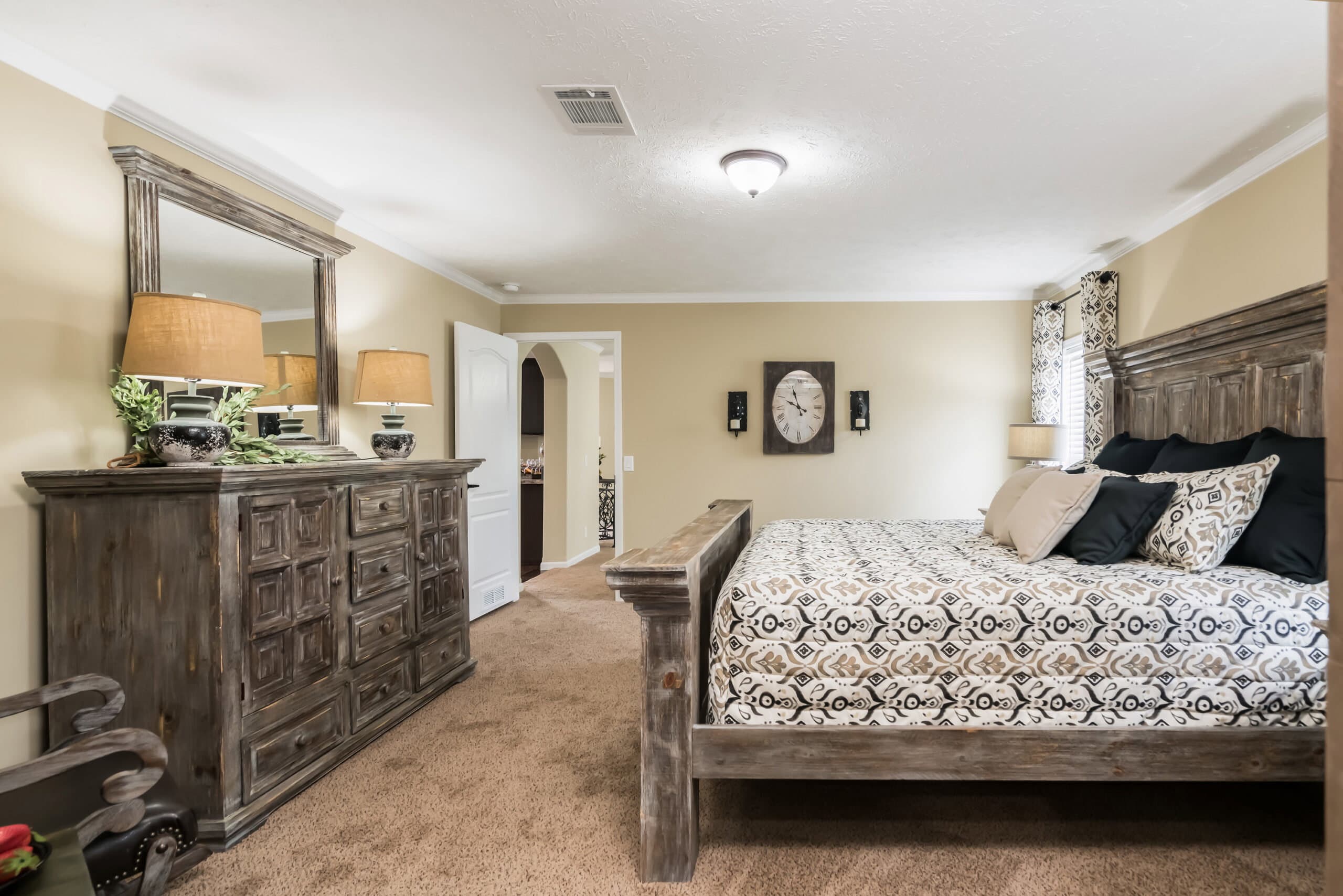 Kb-3241 bedroom home features