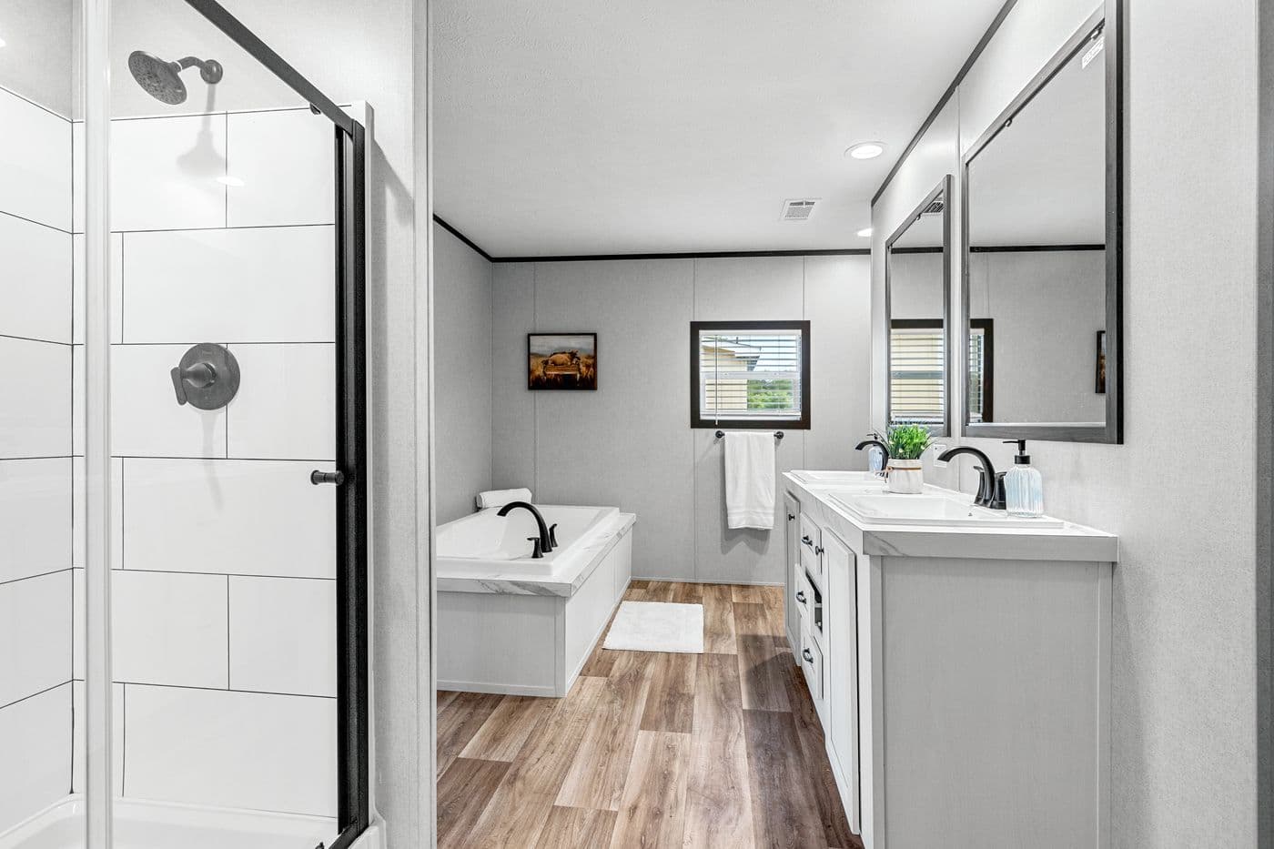 The anniversary 2.1 bathroom home features