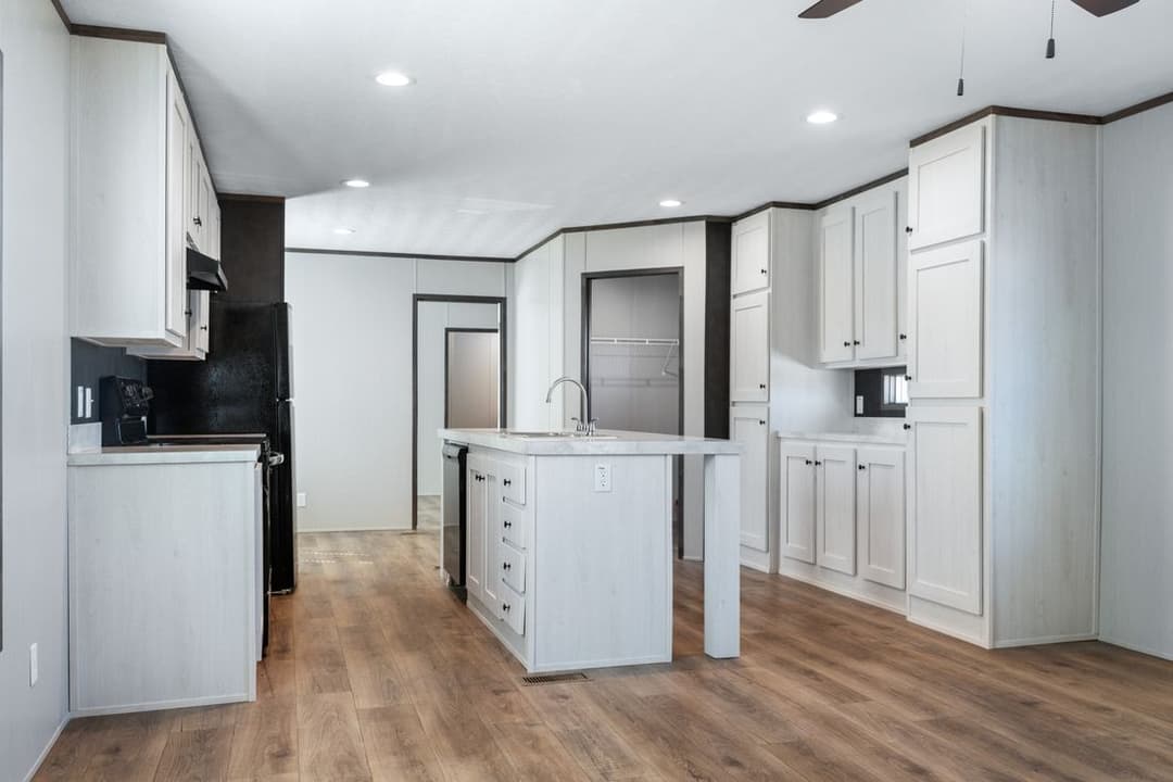Select 16722s kitchen home features